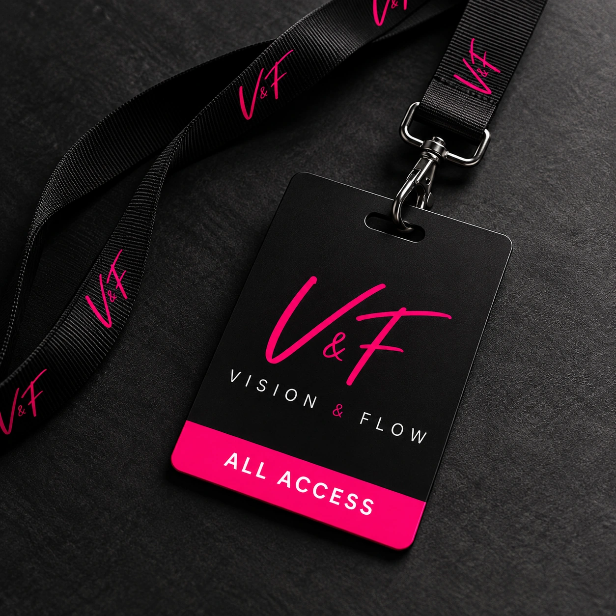 Vision & Flow Zugangsausweis mit schwarzem Umhängeband und pinken Details